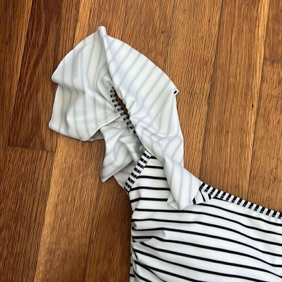 NWT Vince Camuto One Piece - Picture 3 of 7